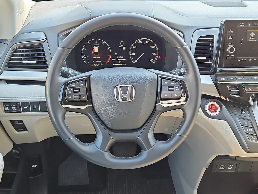Certified Used 2025 Solar Silver Metallic Honda EX-L image 25