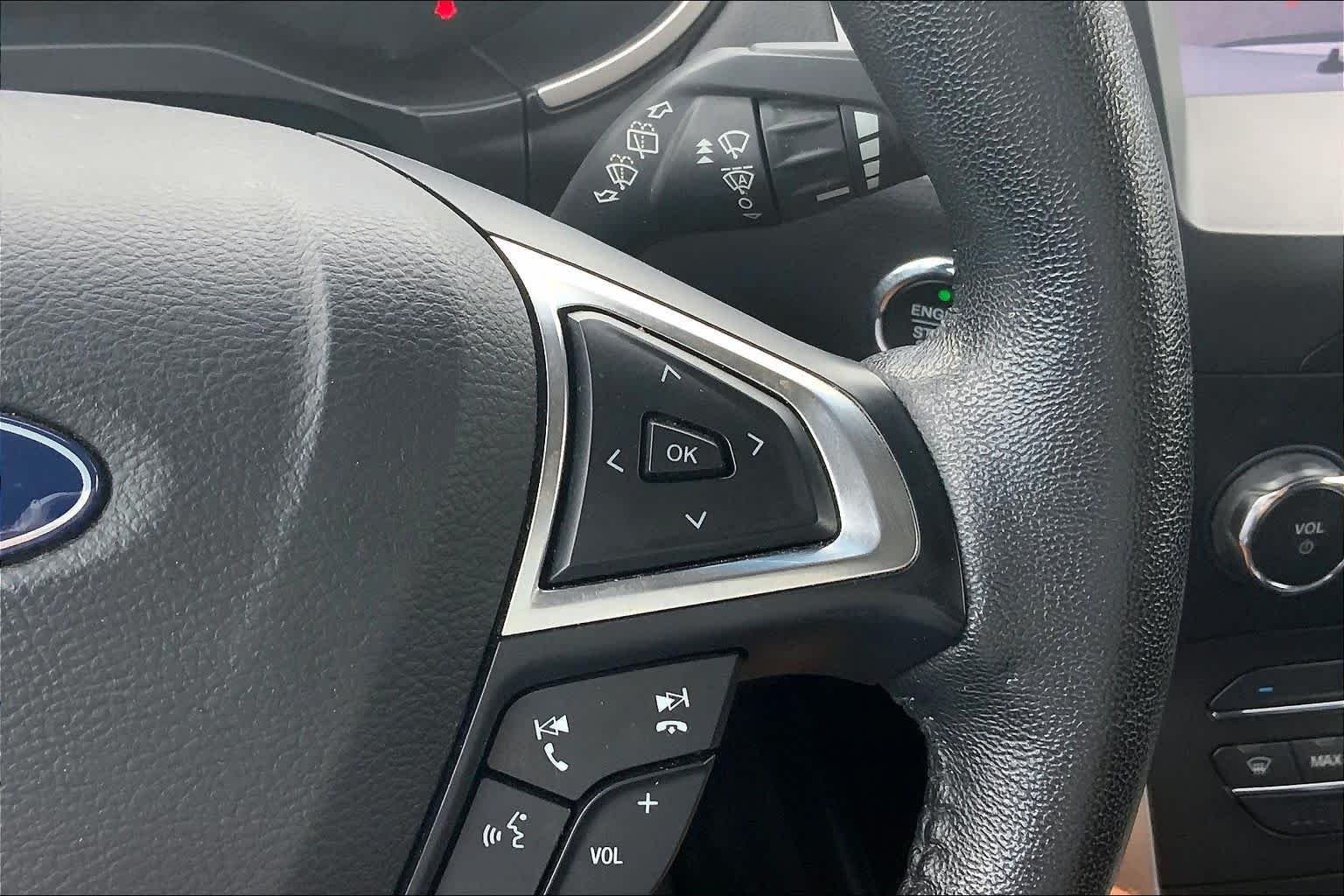 Used 2019 Oxford White Ford SEL image 25