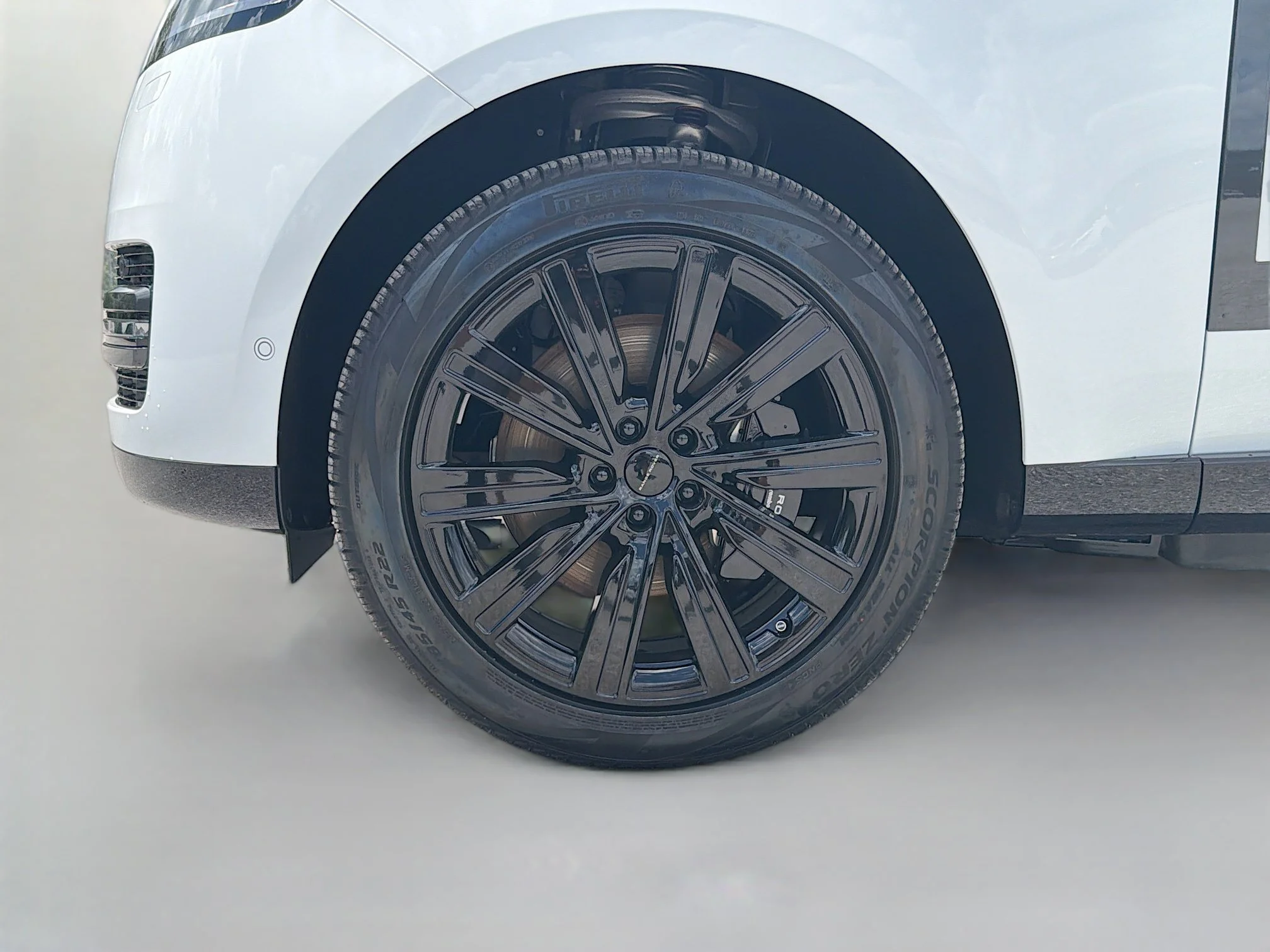New 2026 Fuji White Land Rover SE image 43