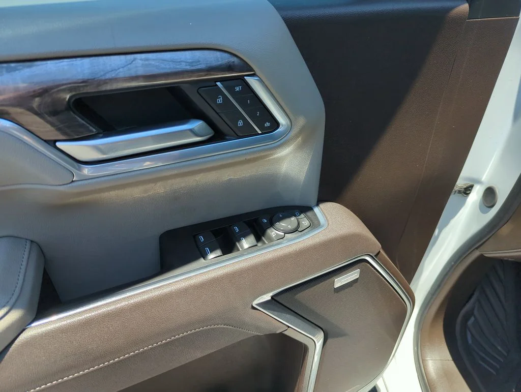 Used 2025 White Chevrolet LTZ image 18