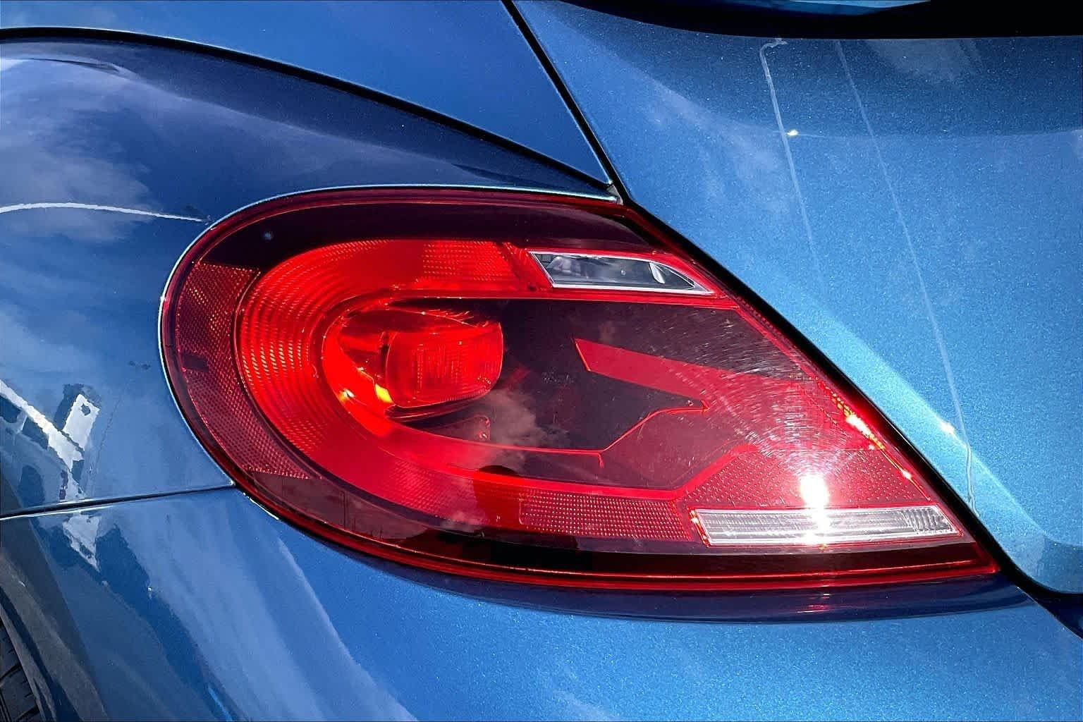 Used 2019 Silk Blue Metallic Volkswagen S image 23