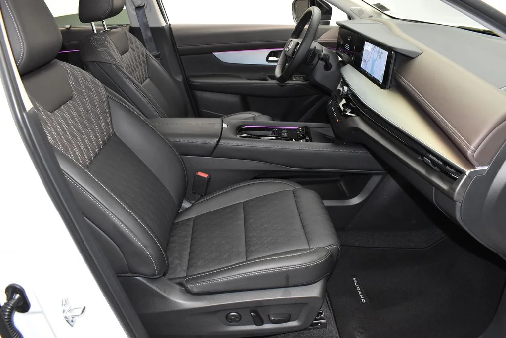 Used 2026 White Nissan Platinum image 28