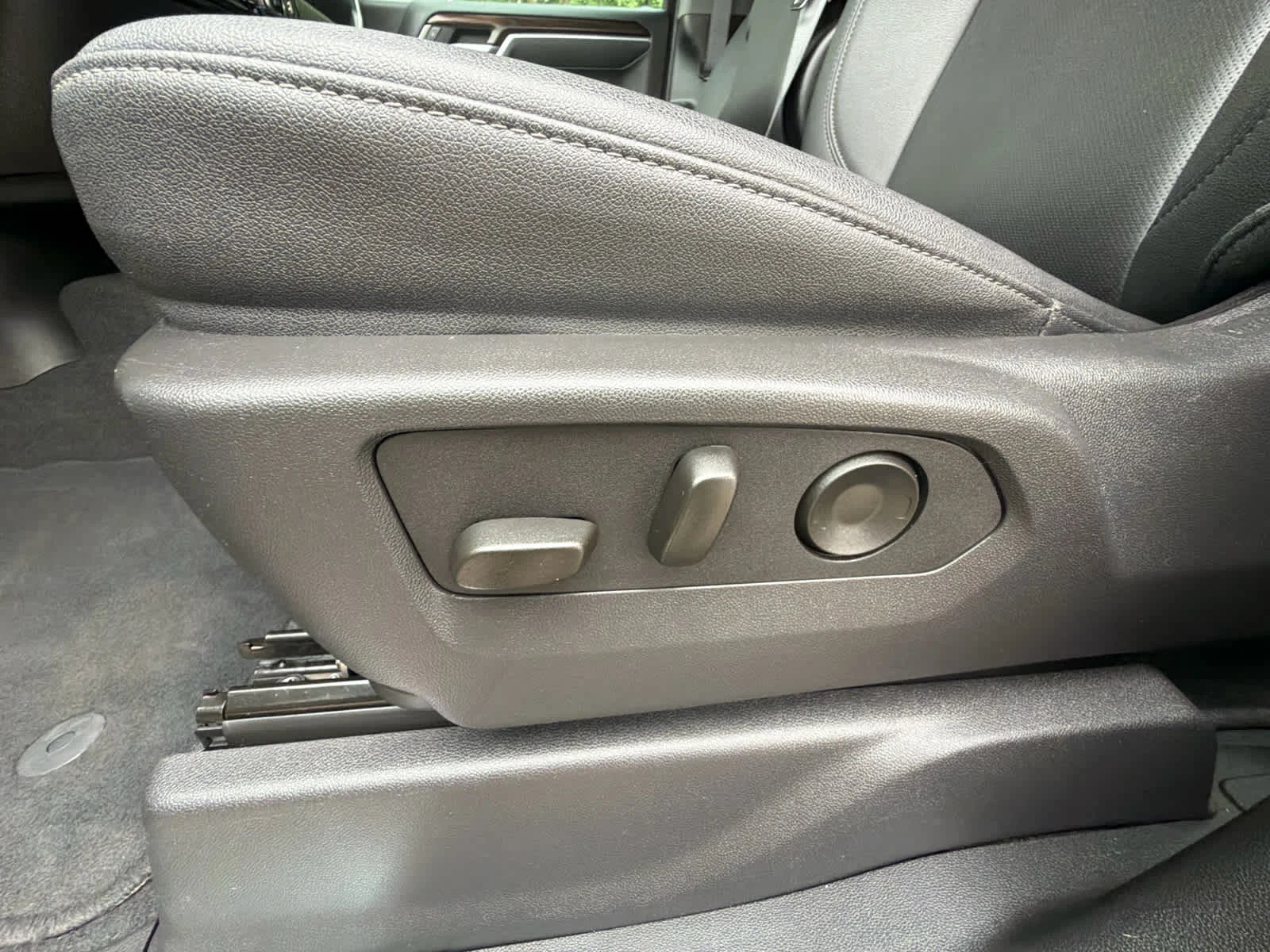 Used 2025 Sterling Metallic GMC SLT image 20