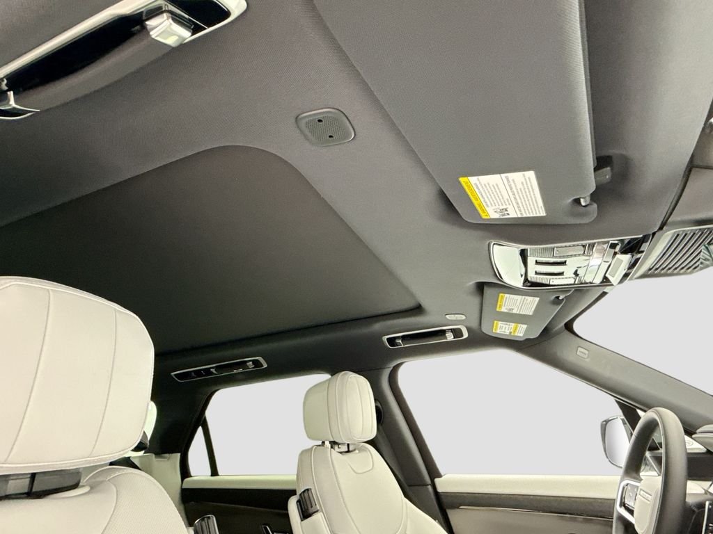 New 2026 Borasco Grey Land Rover SE image 17