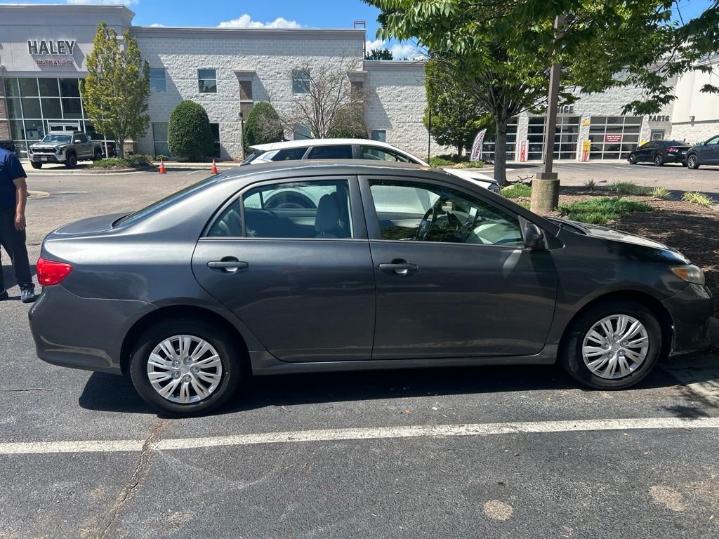 Used 2010 Gray Toyota LE image 2