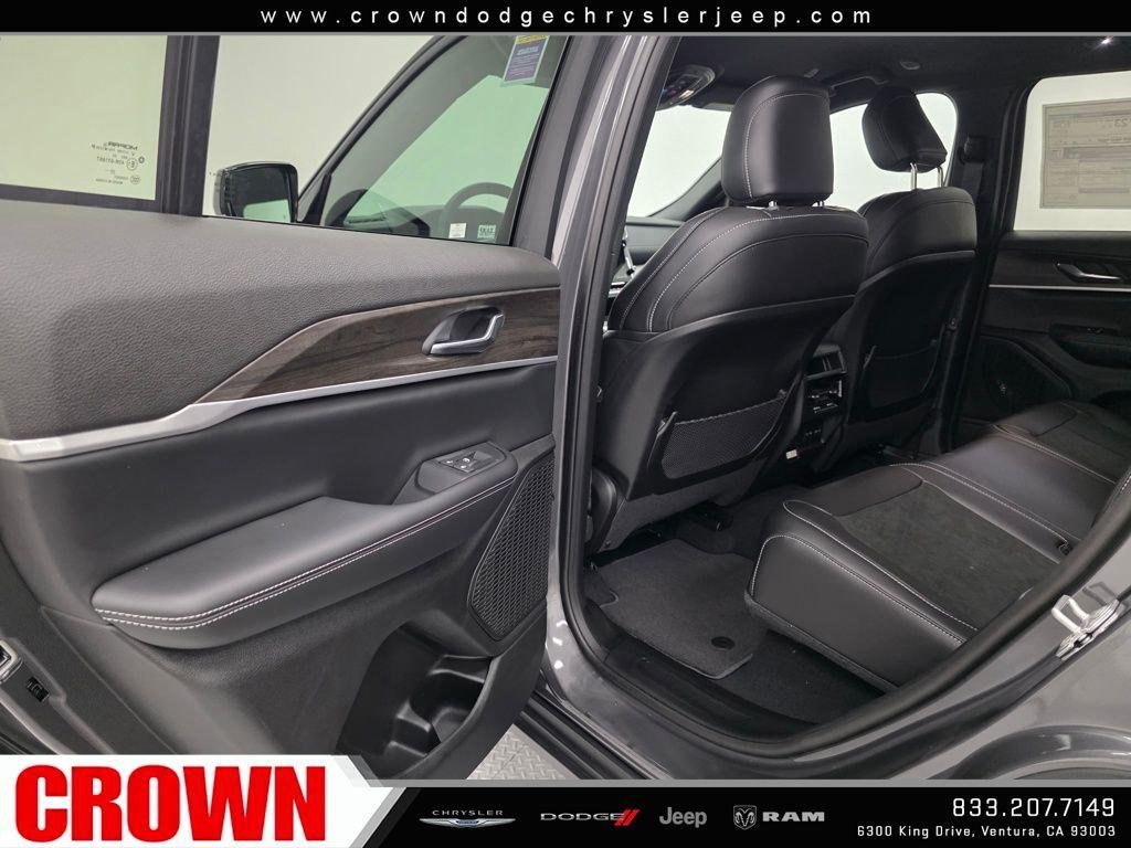 New 2026 Baltic Gray Metallic Clearcoat Jeep Laredo image 14