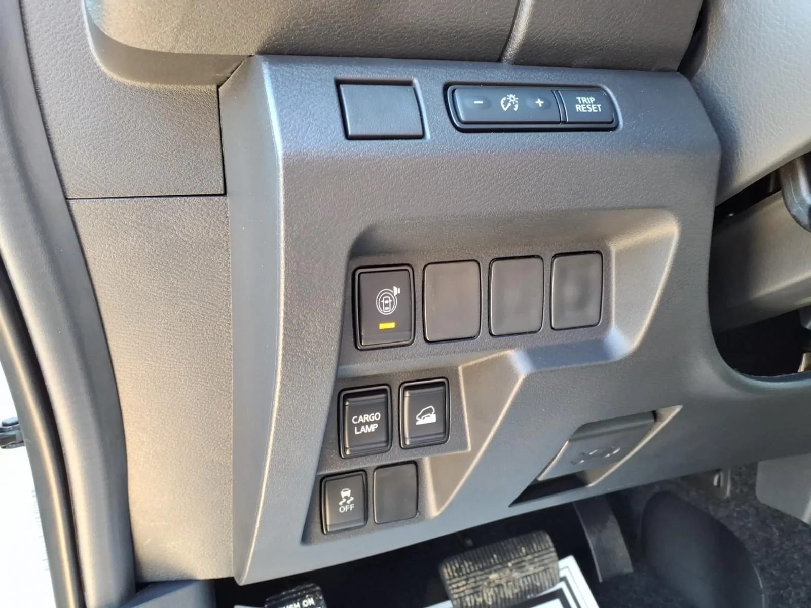 New 2026 Glacier White Nissan Crew Cab S image 13