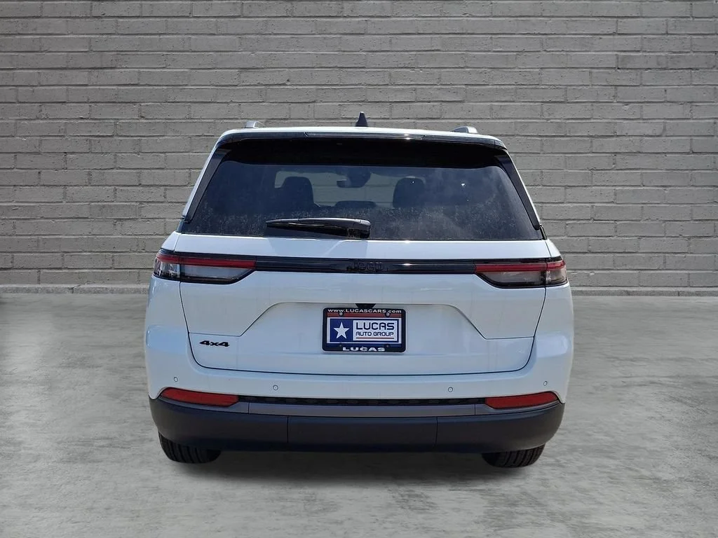 New 2026 Bright White Clearcoat Jeep Laredo Altitude image 7