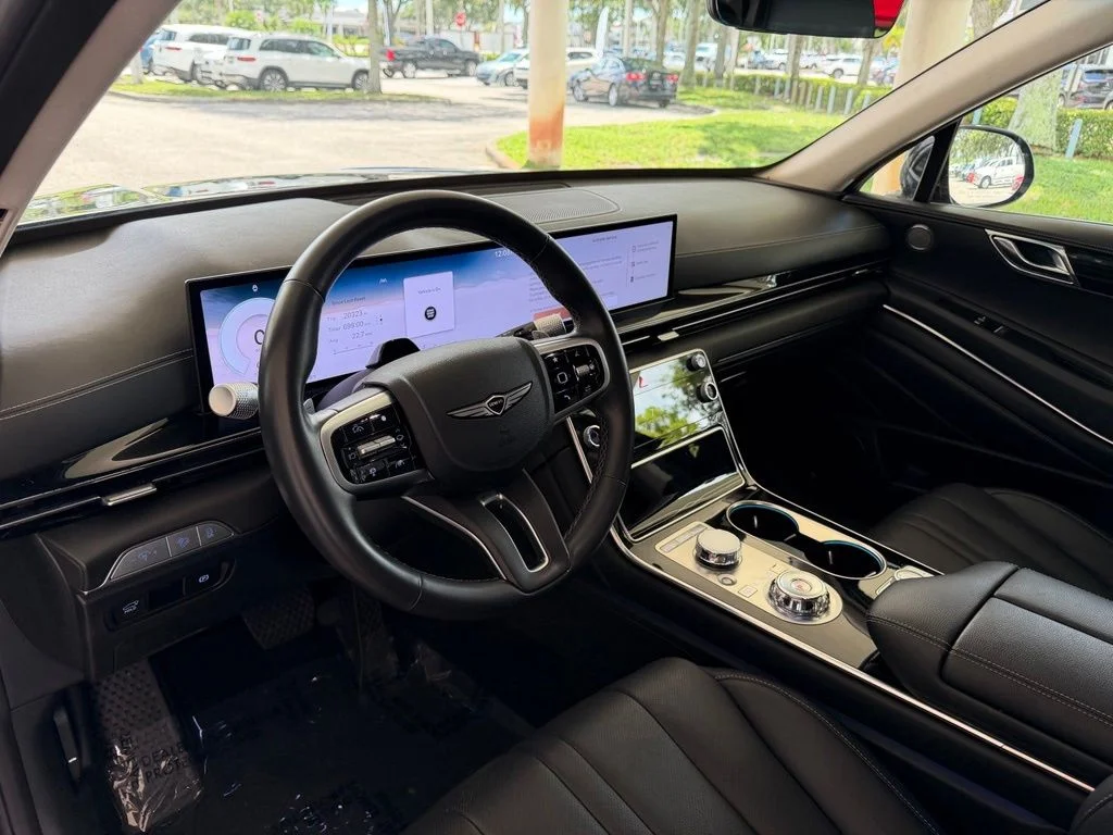 Used 2025 Black Genesis 2.5T image 7