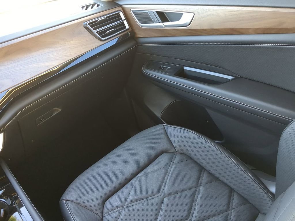 New 2026 Silver Volkswagen 2.0T SE w/Technology image 17