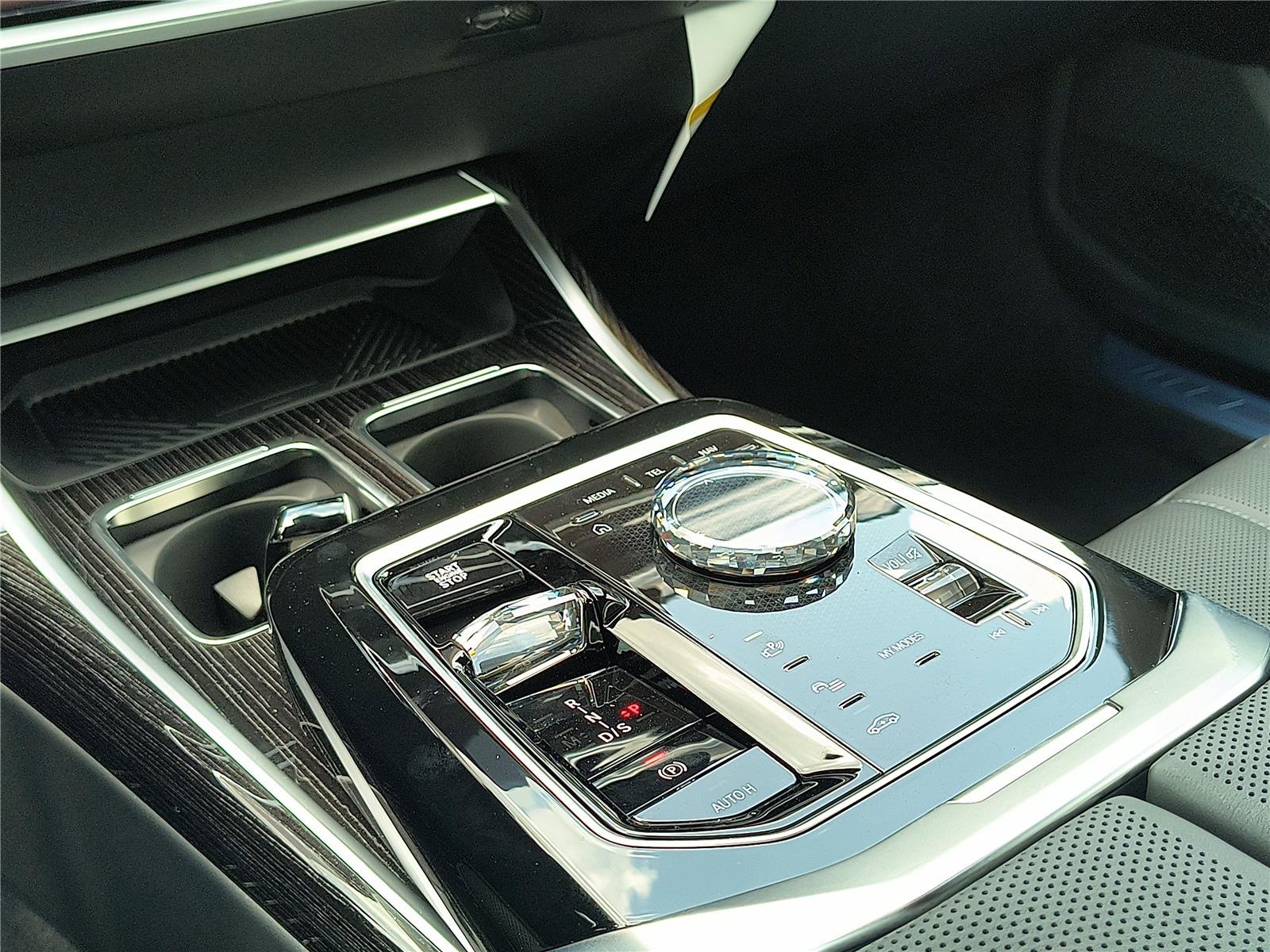 2025 BMW 7 Series 740i - Photo 9