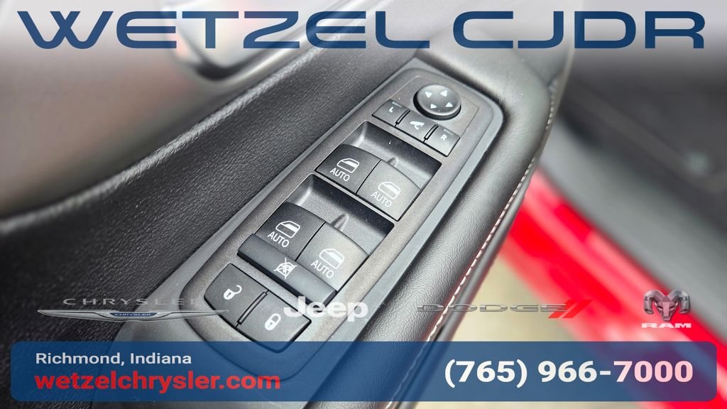 New 2027 Red Hot Pearl-Coat Exterior Paint Chrysler Limited image 12