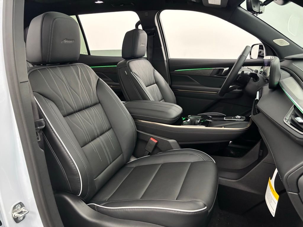 New 2026 Iridescent White Tricoat Buick Avenir image 39