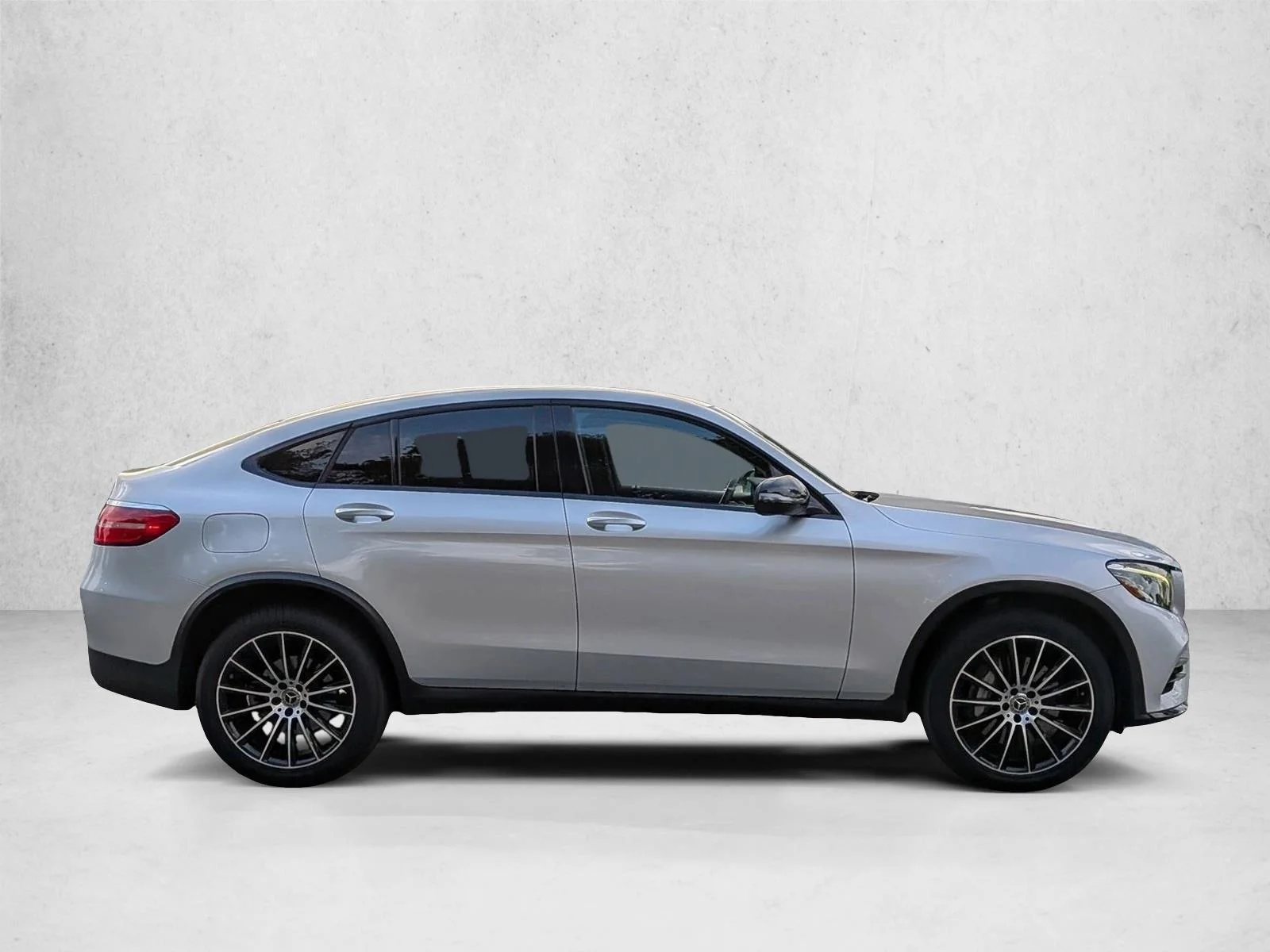 Used 2017 Iridium Silver Metallic Mercedes-Benz GLC 300 image 4