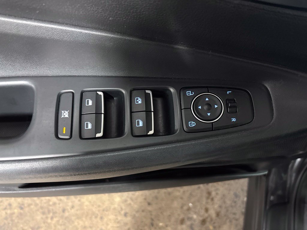 Used 2020 Gray Hyundai SE image 12