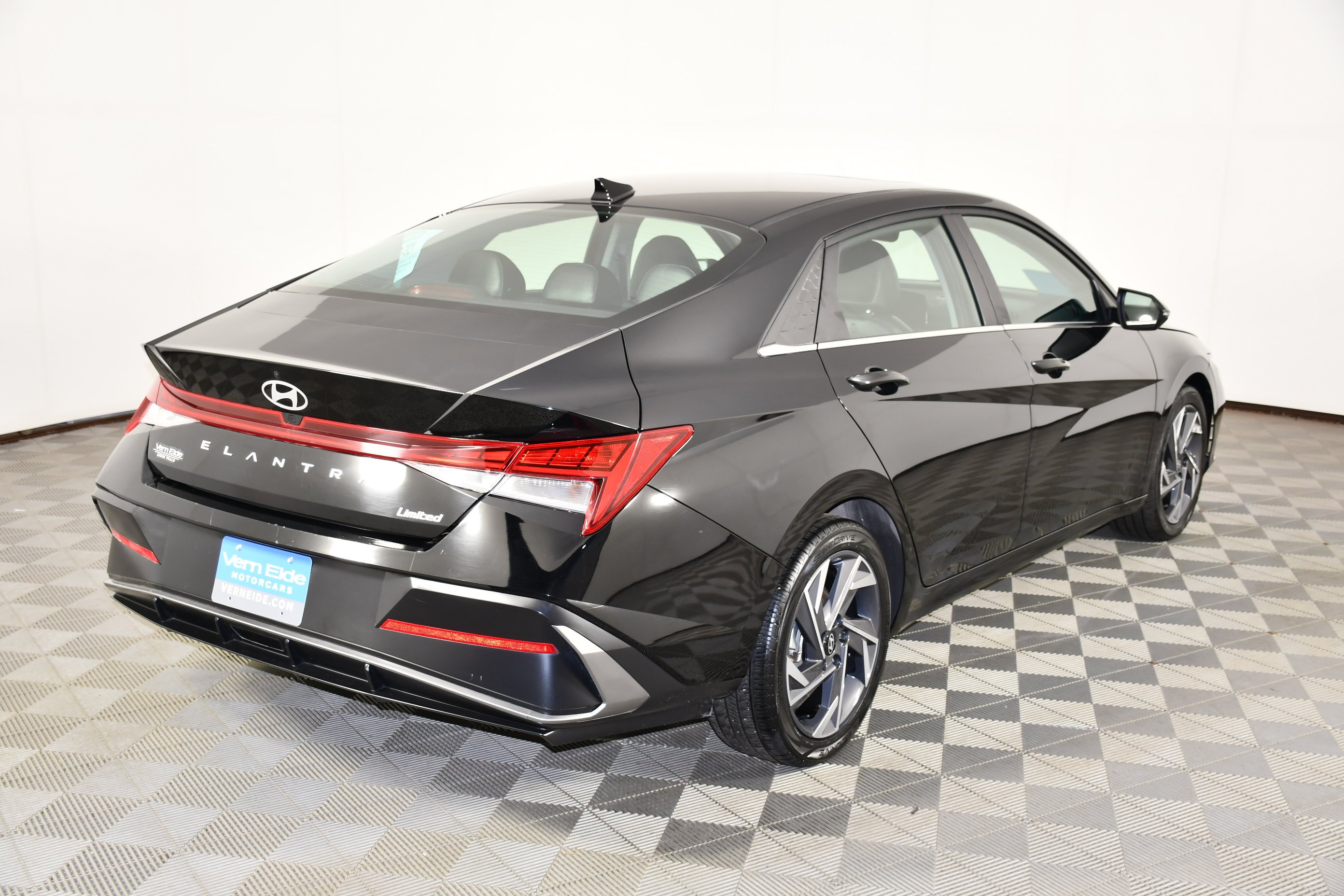Used 2025 Abyss Black Hyundai Limited image 5