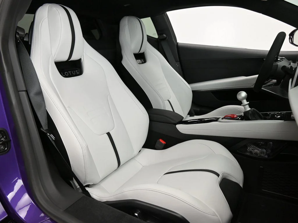 2026 Lotus Emira - Photo 9