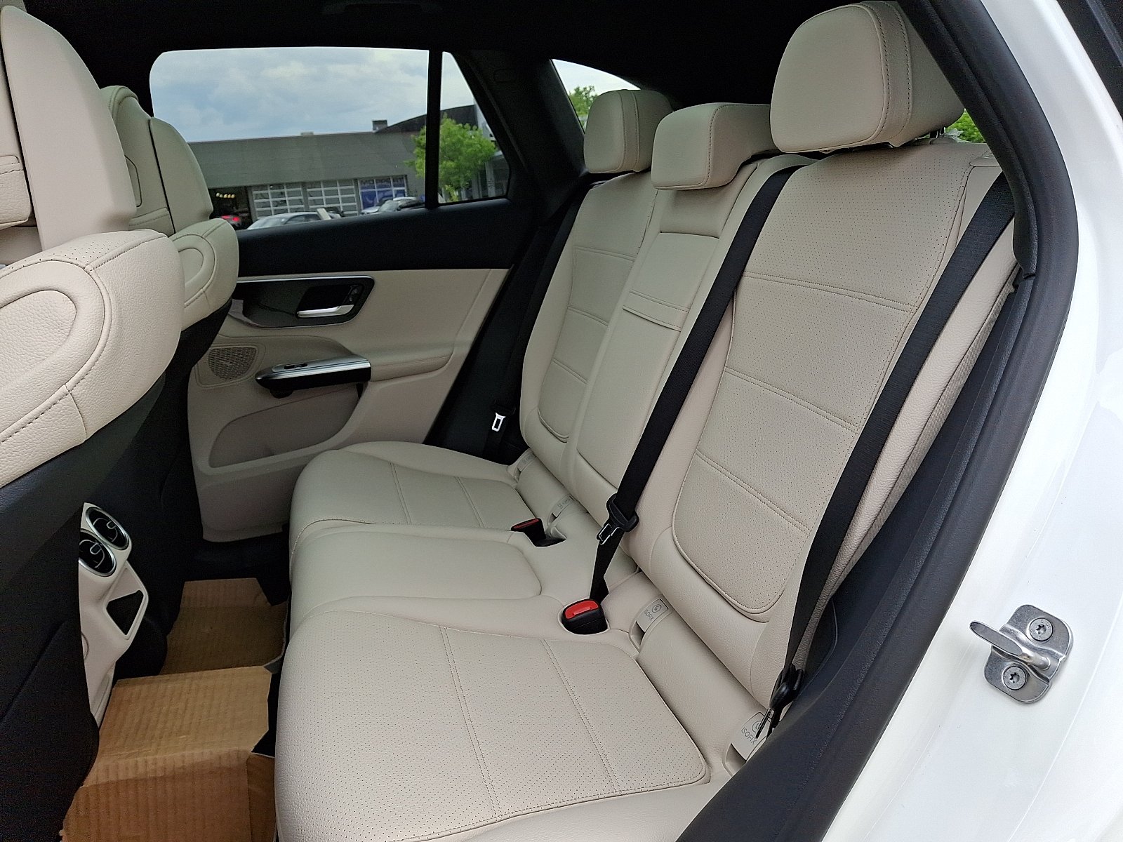 New 2026 Polar White Mercedes-Benz GLC 300 image 8