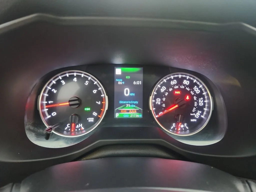 Used 2022 Silver Toyota XLE image 14