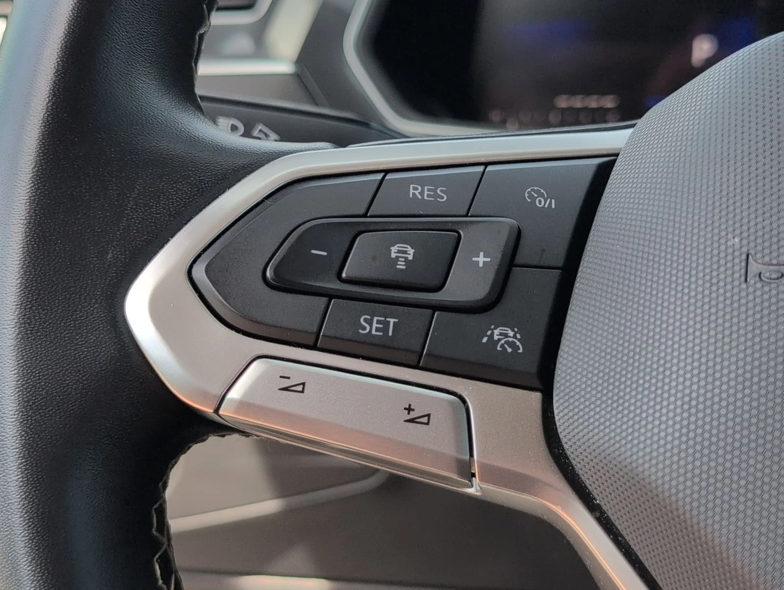 2024 Volkswagen Tiguan SE - Photo 26