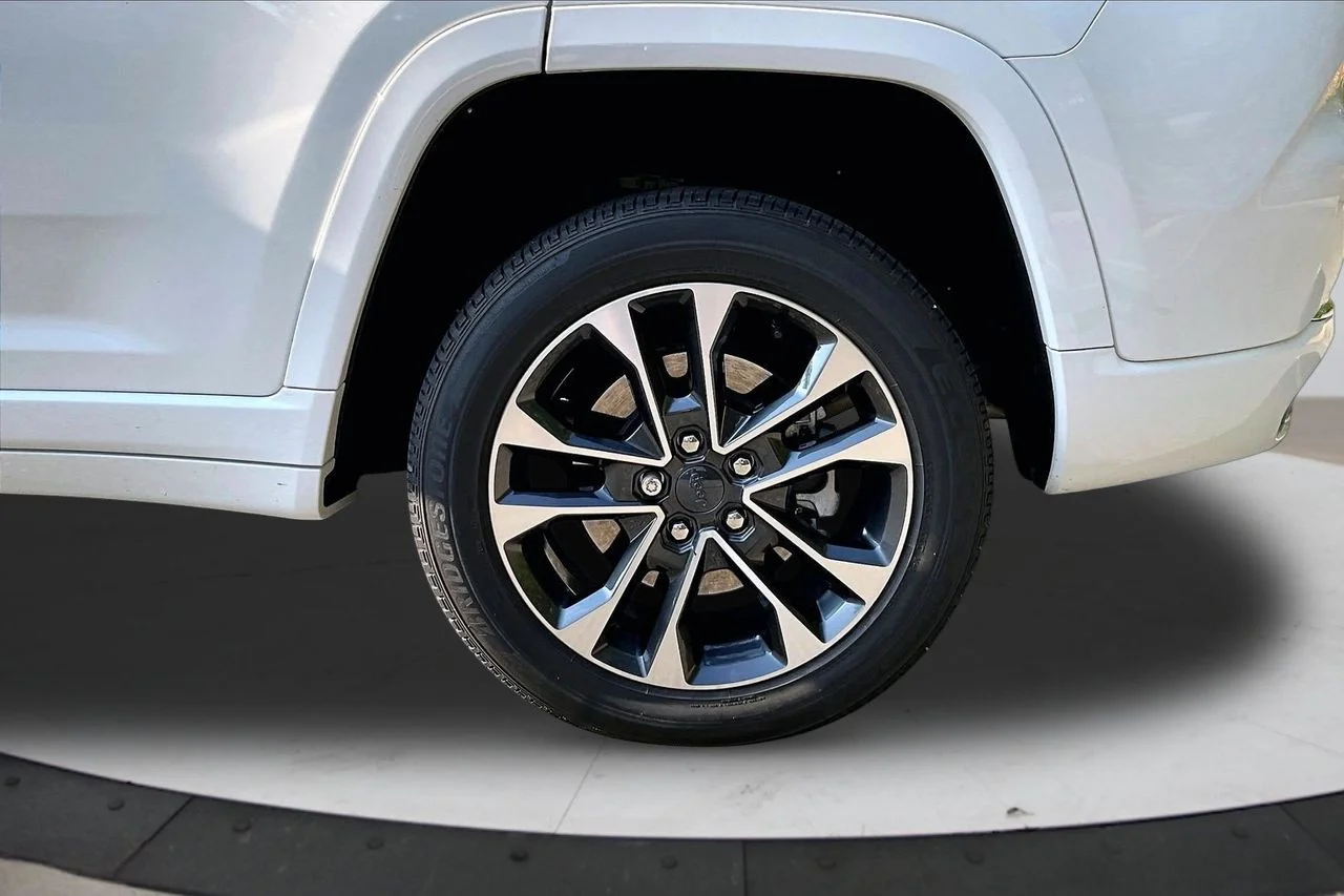 Used 2023 White Jeep Overland 4xe image 35
