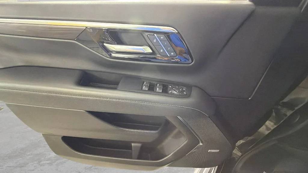 Used 2025 Black Chevrolet Premier image 25