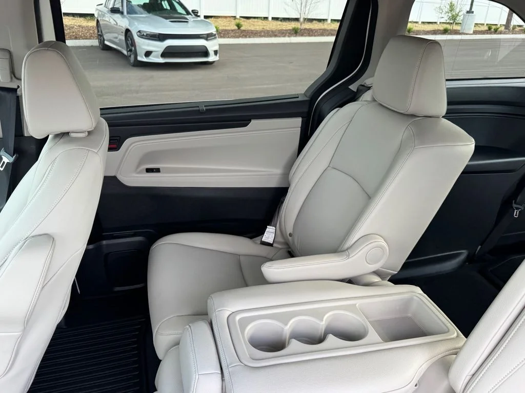 Used 2025 White Honda EX-L image 11