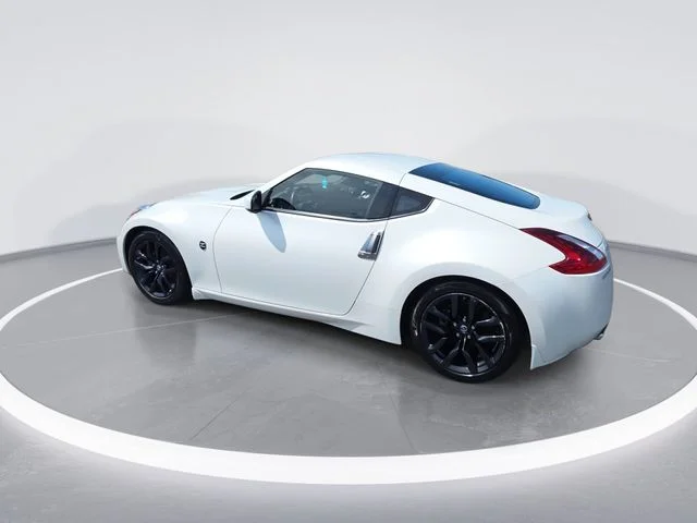 Used 2020 White Nissan Base image 5