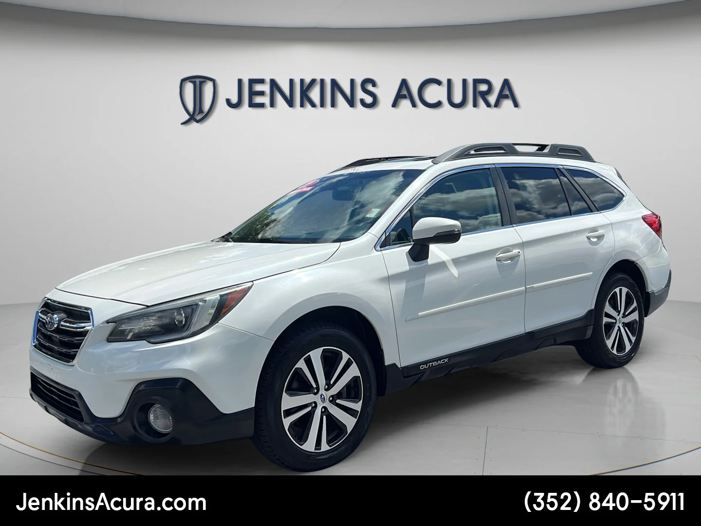 Used 2019 Crystal White Pearl Subaru Limited image 7
