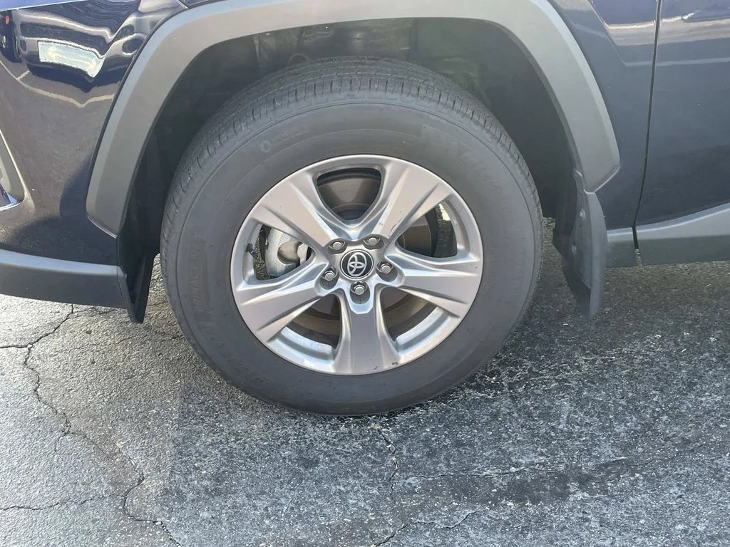 Used 2025  Toyota XLE image 12