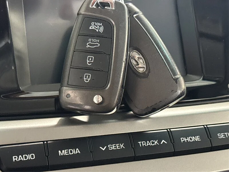 Used 2018 Frost White Pearl Hyundai SE image 21