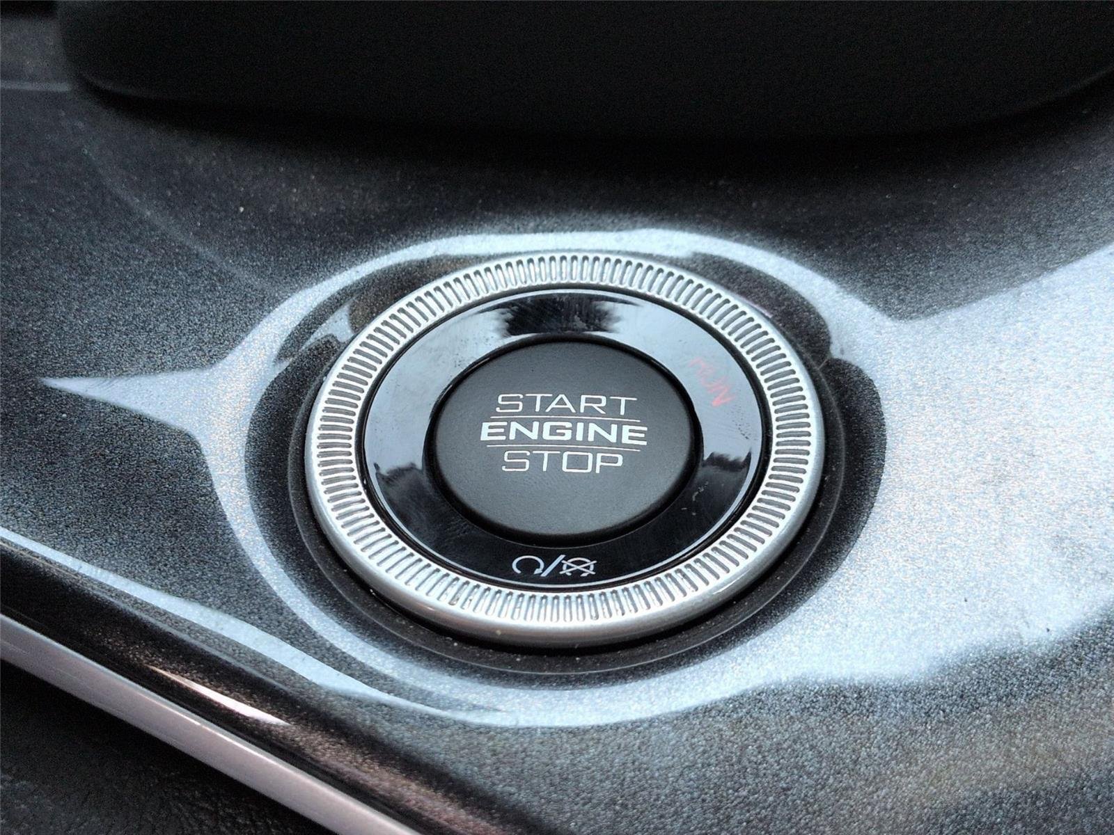 Used 2023 Diamond Black Crystal Pearlcoat Jeep Laredo image 29
