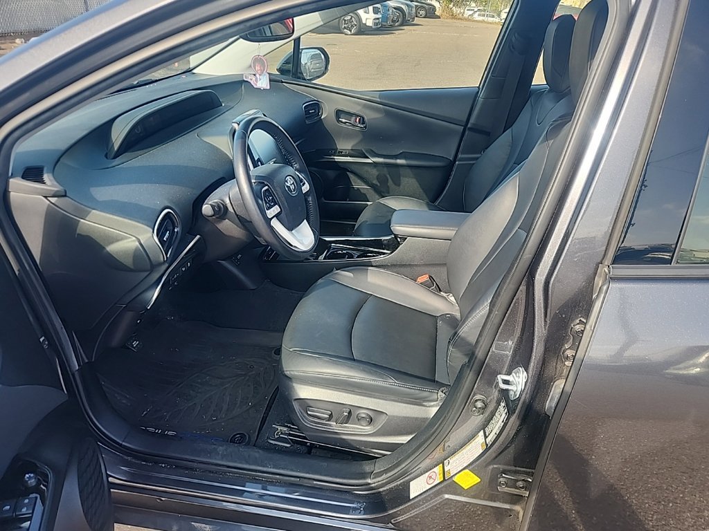 Used 2019 Magnetic Gray Metallic Toyota Advanced image 18