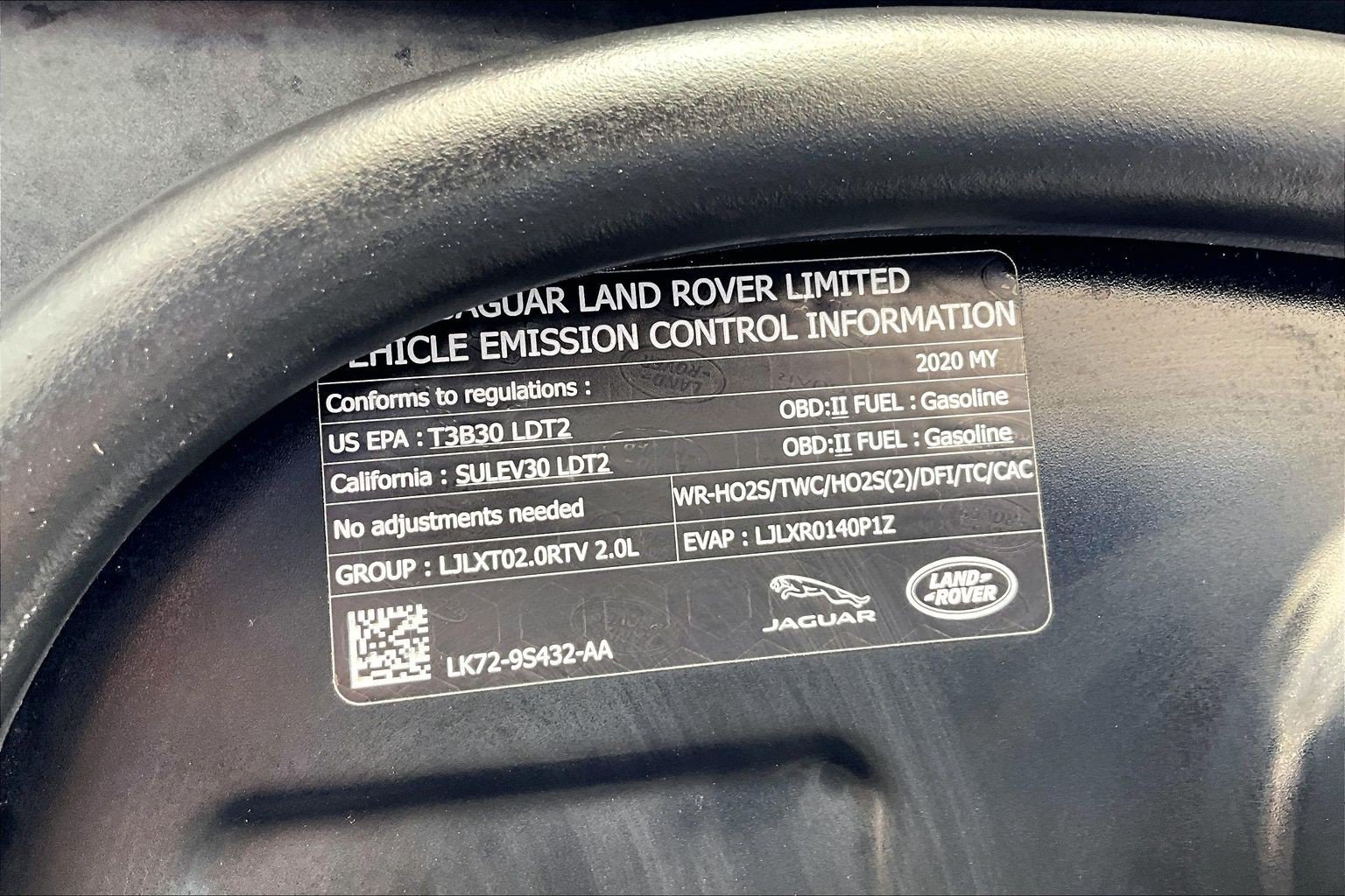Used 2020 Black Land Rover R-Dynamic HSE image 28