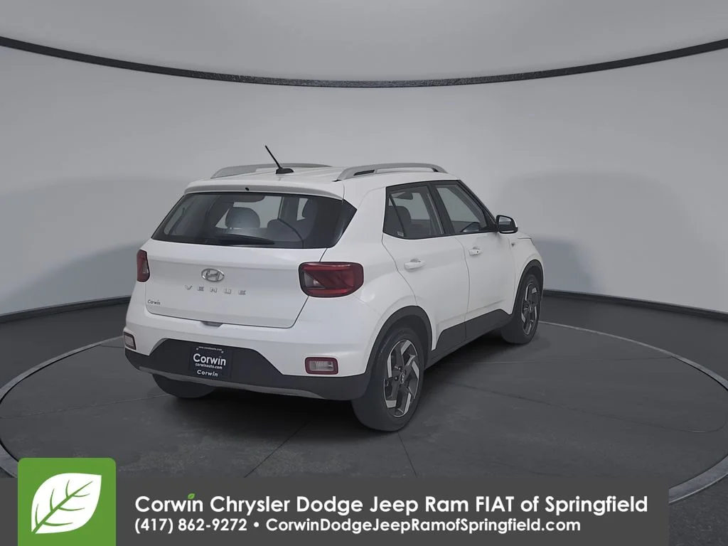 Used 2025 White Hyundai SEL image 14