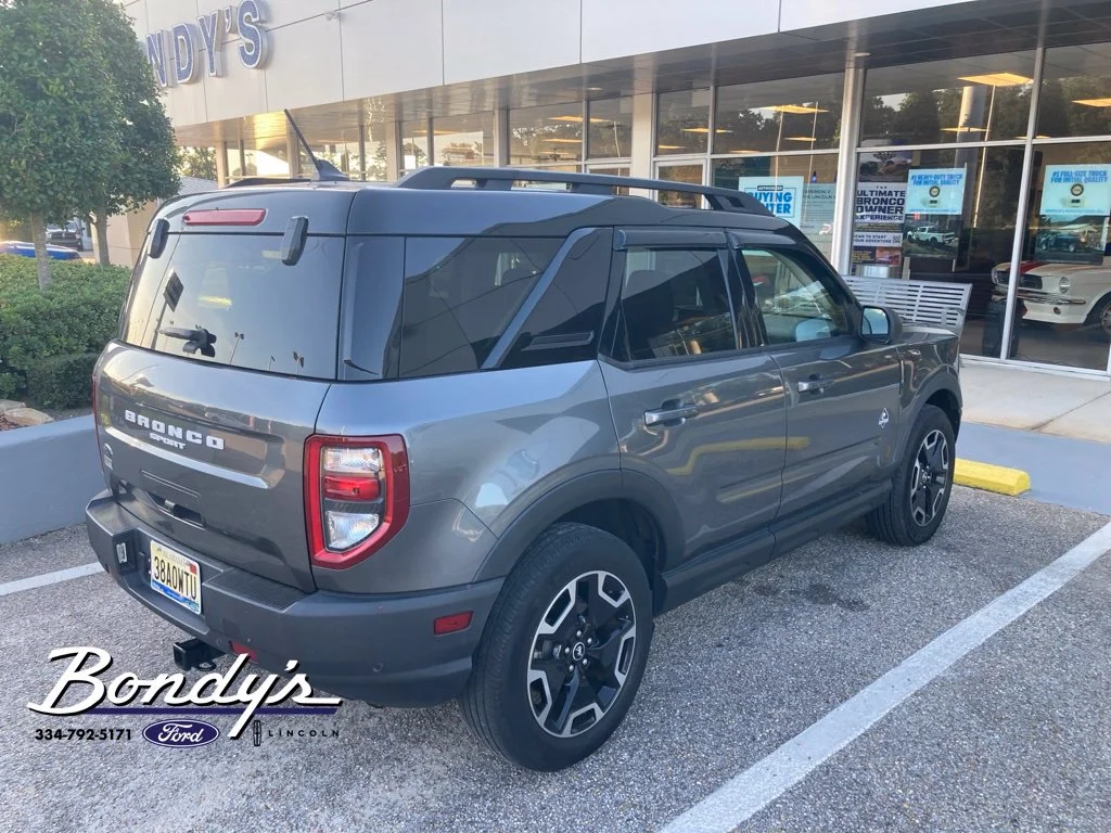 Used 2022 Gray Metallic Ford Outer Banks image 4