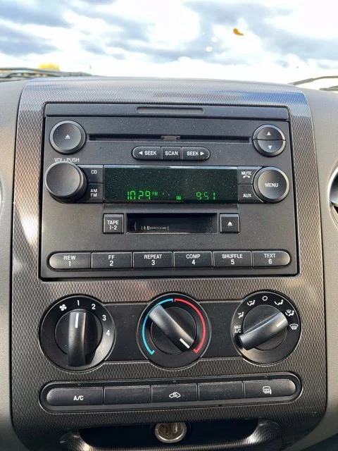 Used 2005  Ford XL image 7