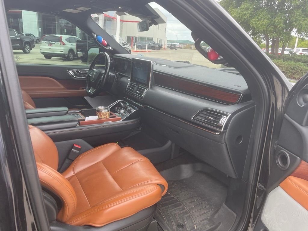 Used 2021 Black Lincoln Reserve image 4