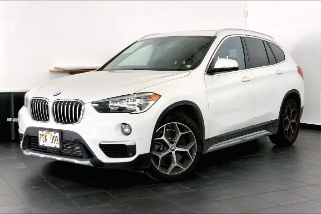 Used 2018 White BMW sDrive28i image 1