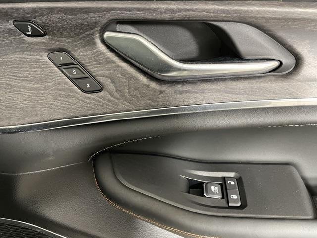 2025 Jeep Grand Cherokee Overland - Photo 24