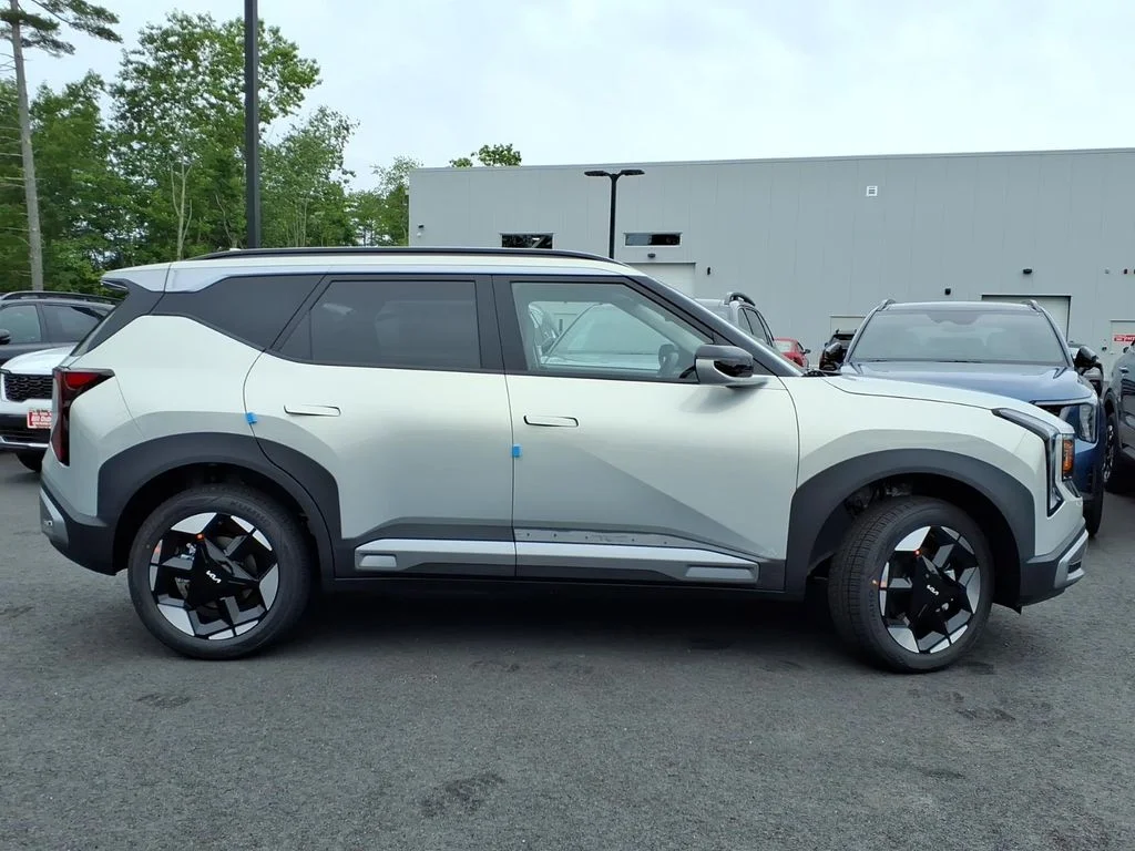 New 2027 White Kia EX image 3