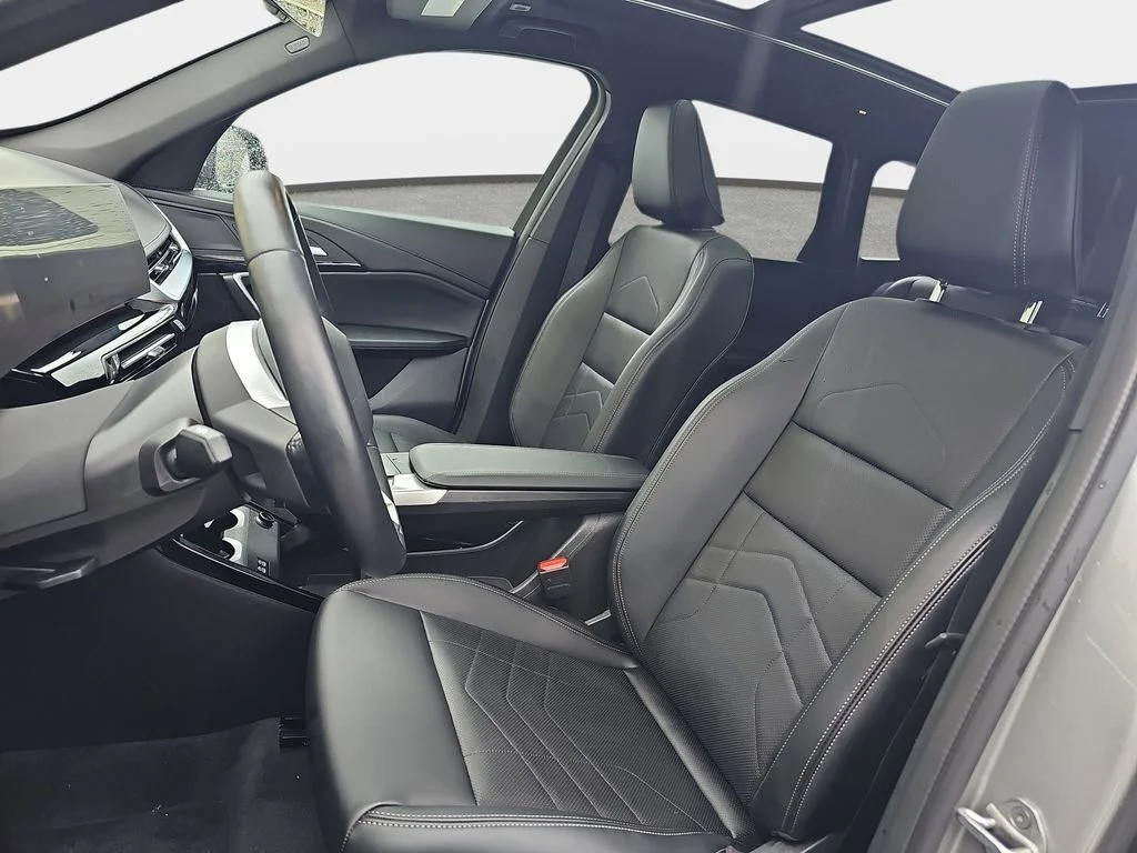 Used 2025 Silver BMW xDrive28i image 16