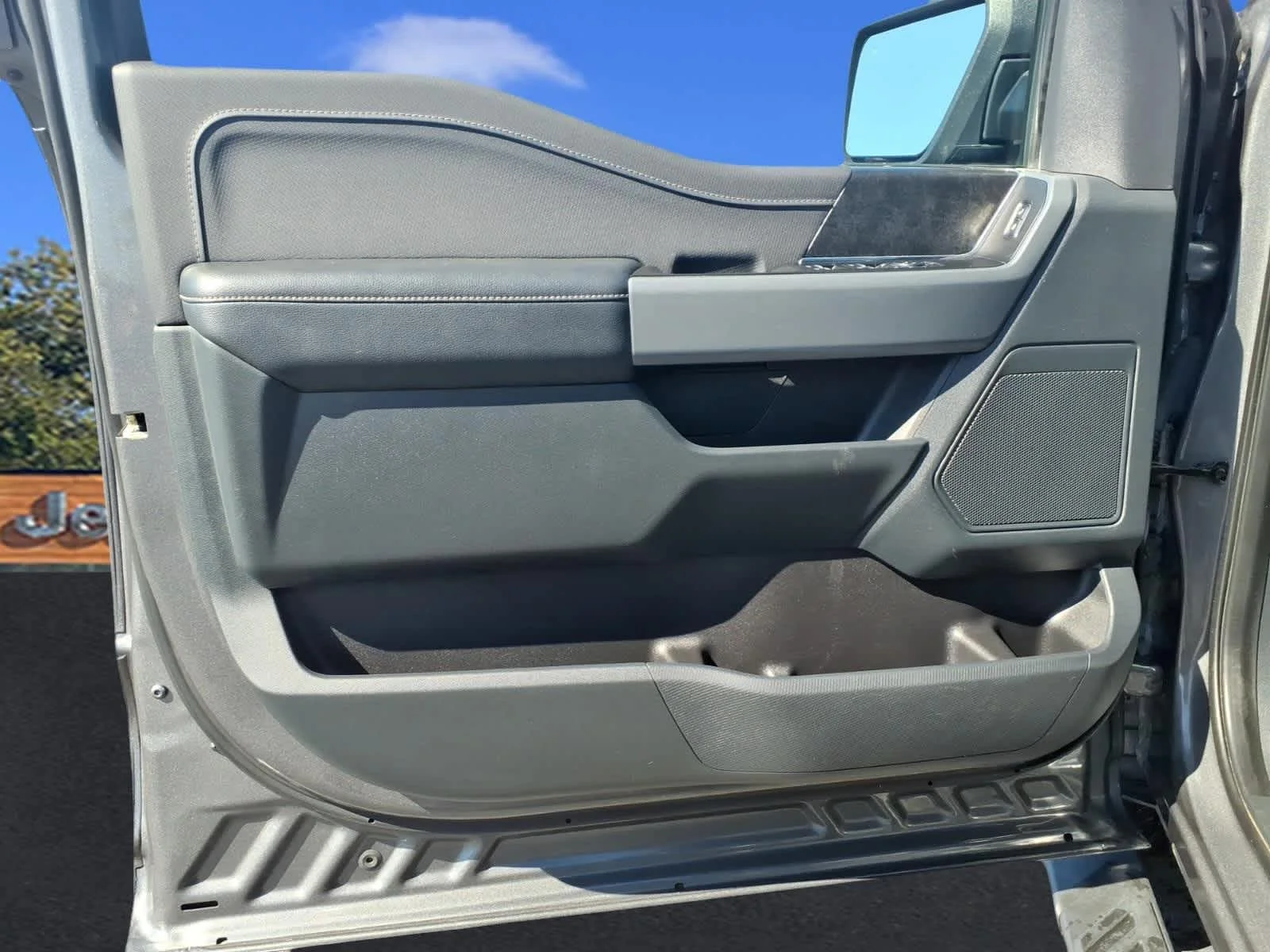 2023 Ford F-150 XLT - Photo 11