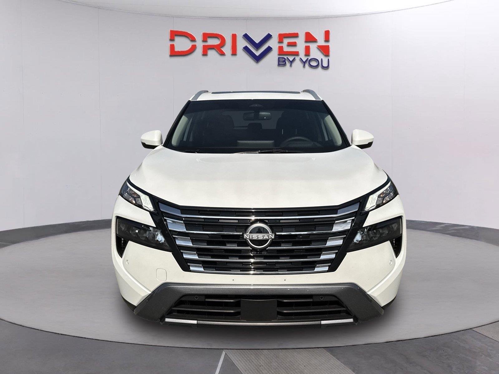 Used 2025 Everest White Pearl Nissan SL image 8