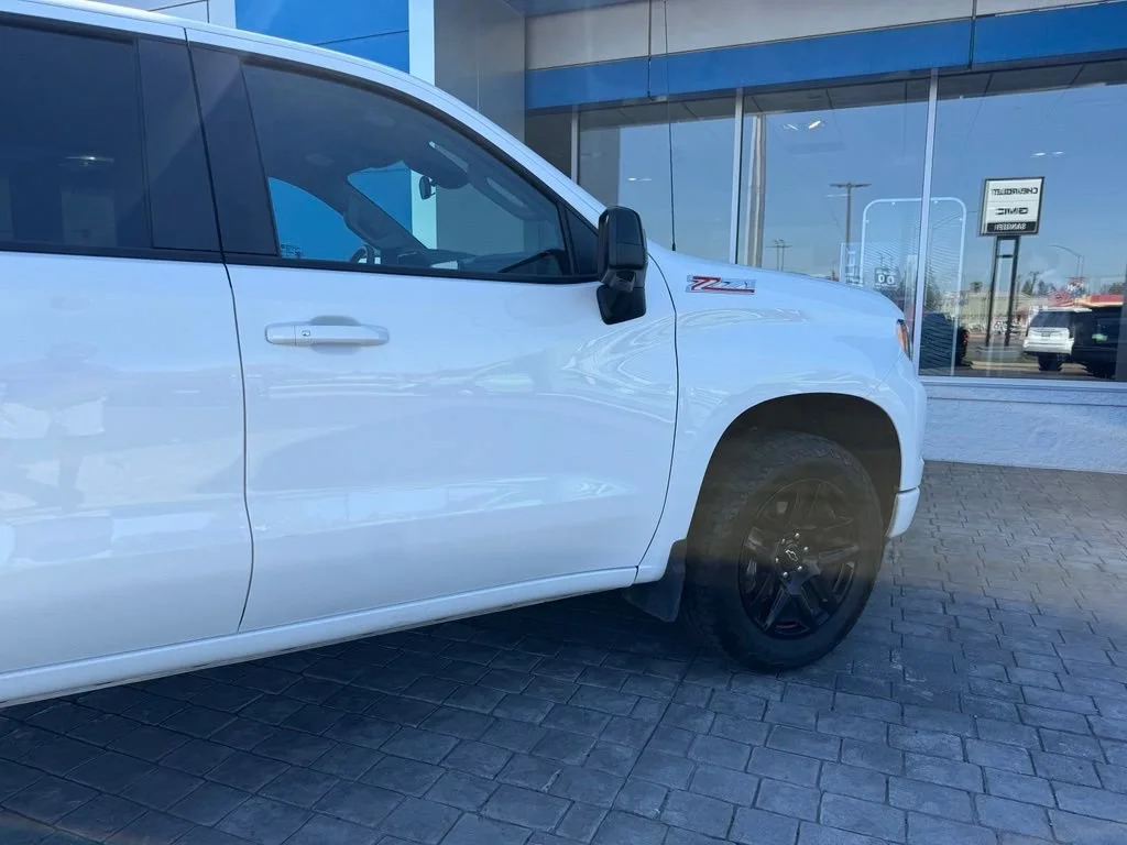 Used 2025 Summit White Chevrolet RST image 12