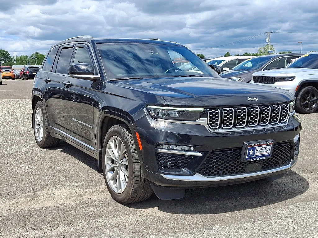 Used 2023 Diamond Black Crystal Pearlcoat Jeep Summit Reserve image 2