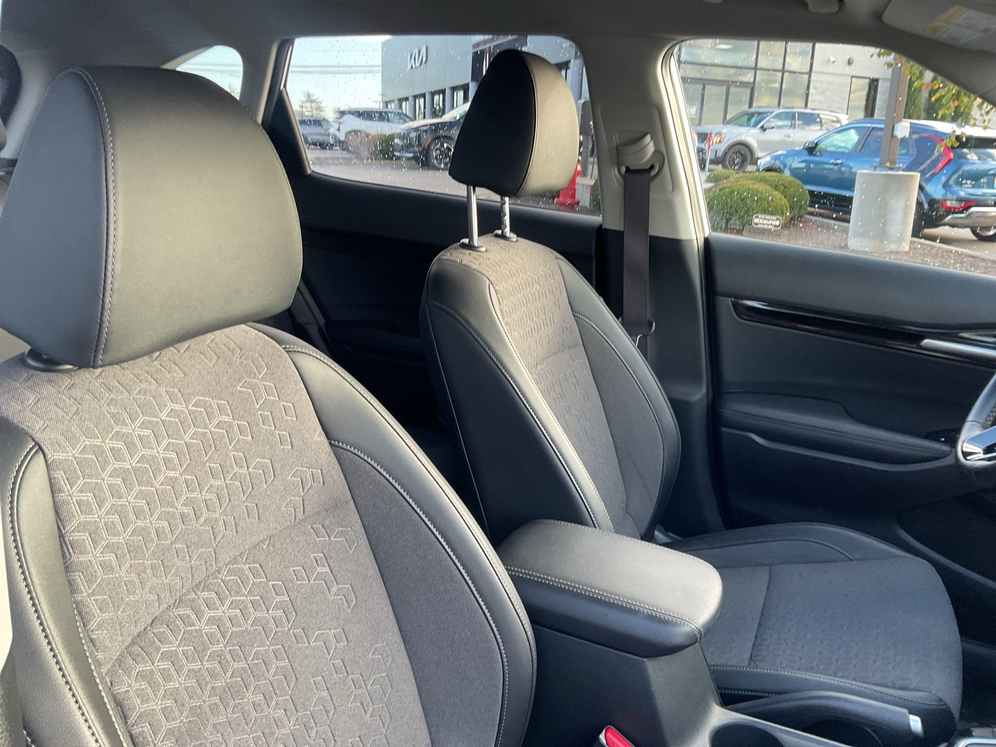 Used 2025 Snow White Pearl Kia S image 11