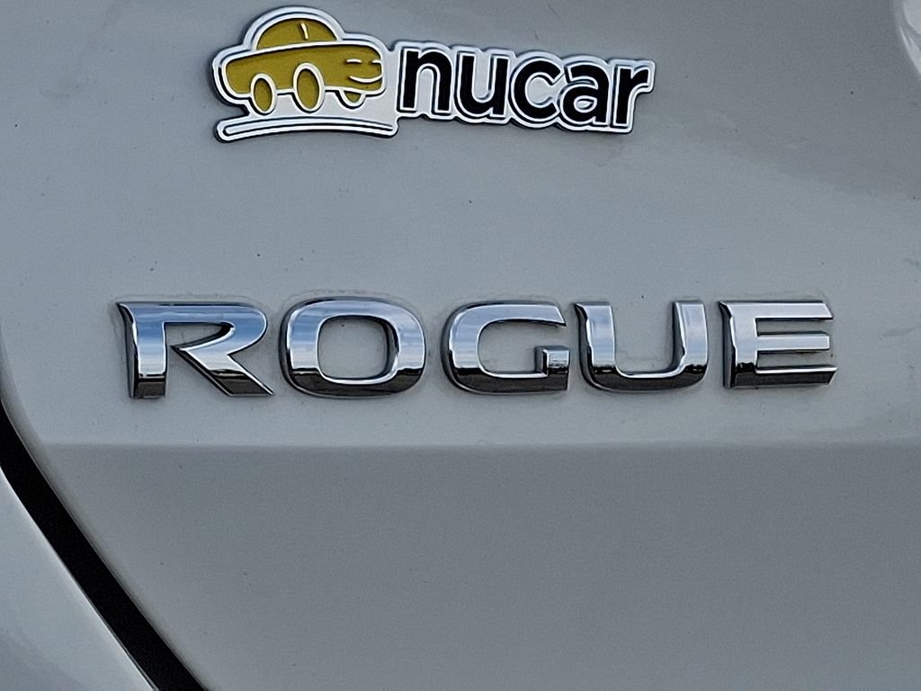 Used 2015 White Nissan S image 30