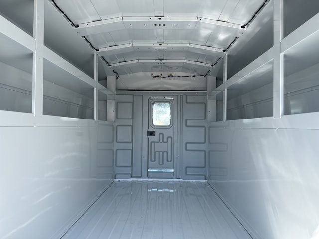 New 2025 Summit White Chevrolet 1WT image 9