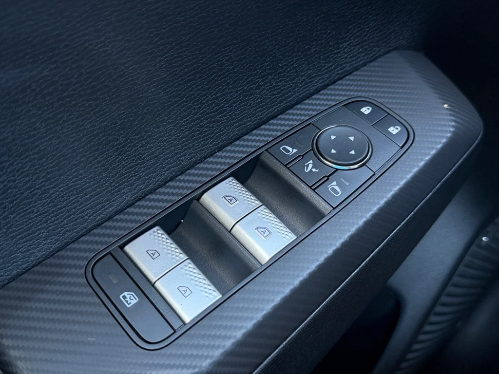 New 2026 Cosmic Blue Metallic Mitsubishi SE image 20